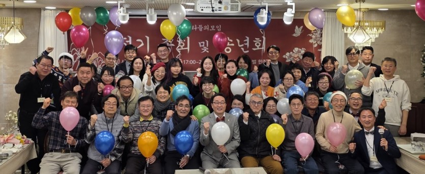 2025년 산타 단체 사진-1.jpg